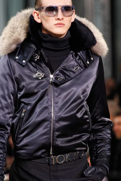 Look 80